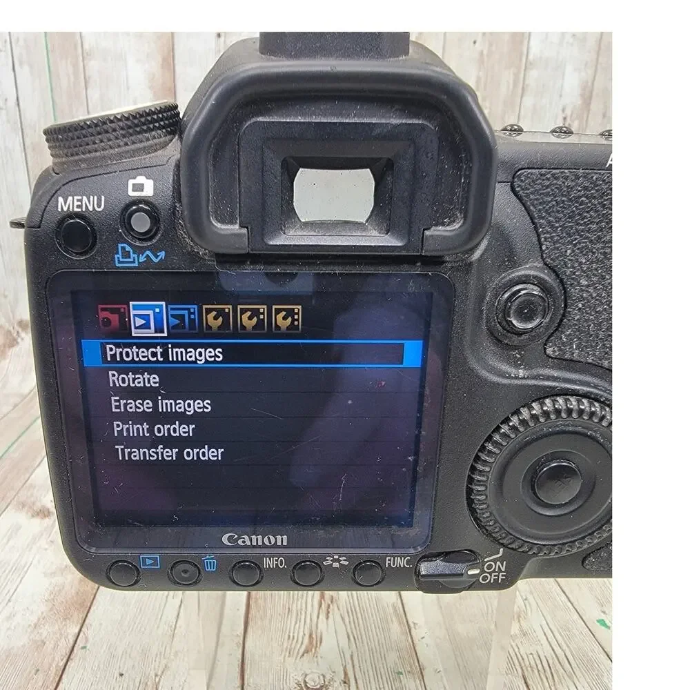 Canon EOS 50D 15.1 MP Digital SLR Camera Body Only W/Battery's & Charger Works